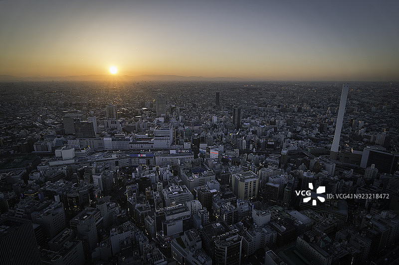 东京日落和池袋区的城市景观航拍景色图片素材