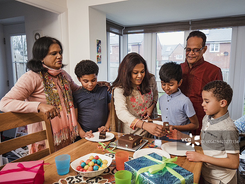 分发生日蛋糕图片素材