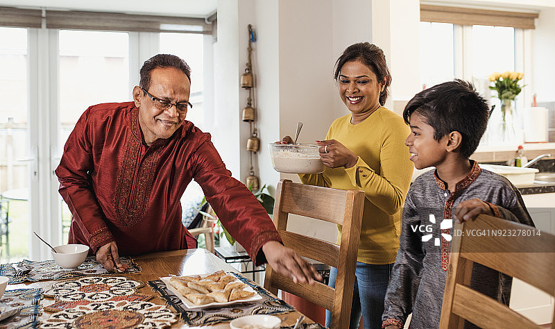 准备晚餐图片素材