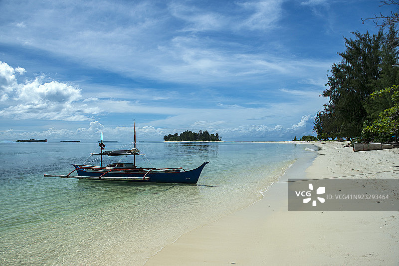 多朵拉岛上的美丽热带海滩图片素材