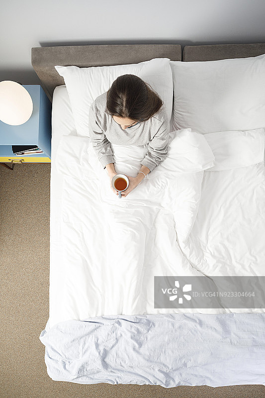 美女喝茶的清晨生活写真图片素材