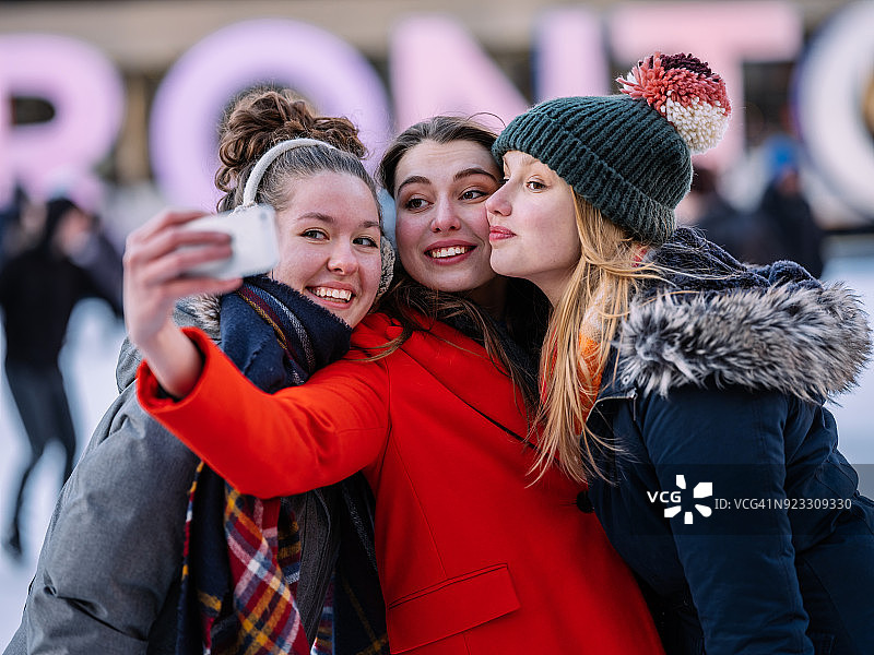 在市中心滑冰图片素材