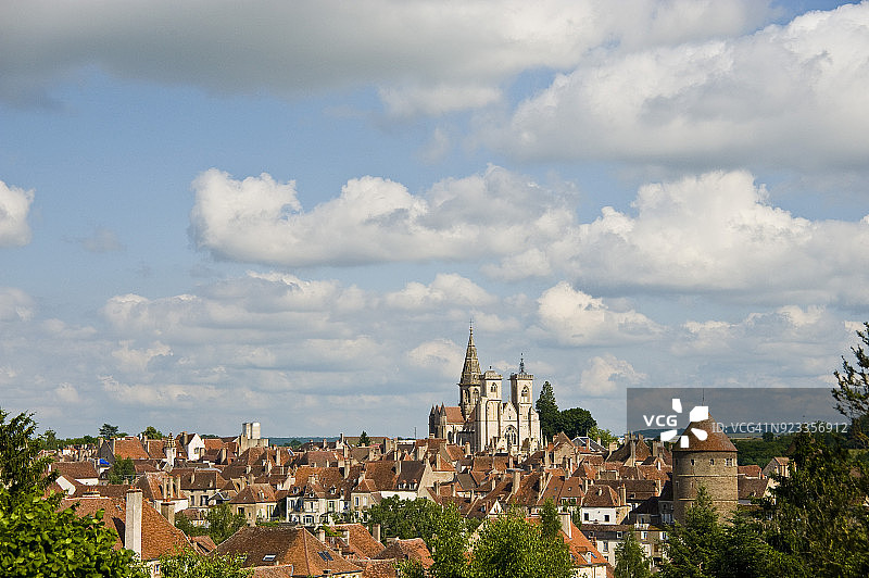 眺望中世纪的瑟米尔昂奥苏瓦图片素材