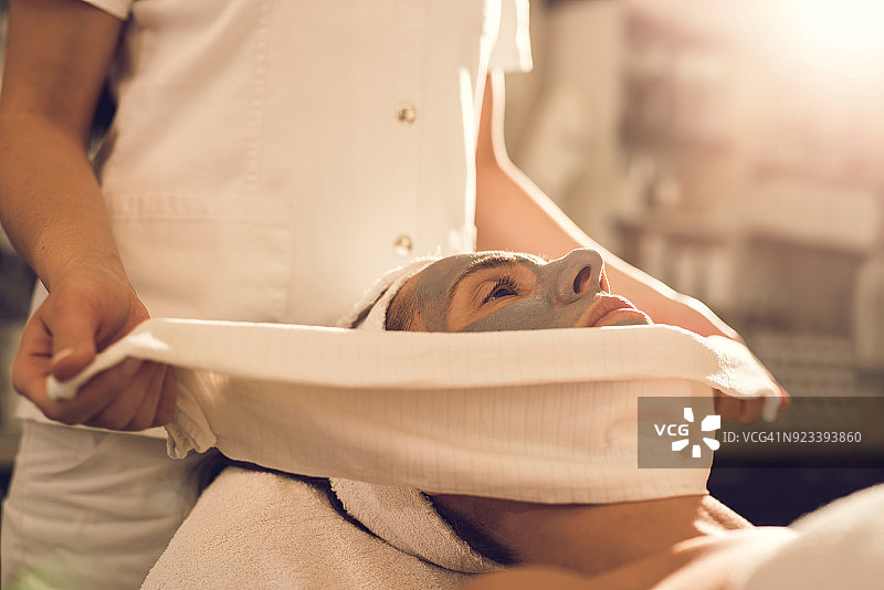 女士喜爱的美容护理图片素材