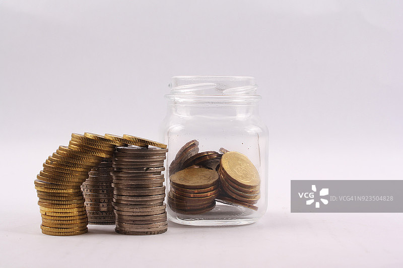 投资概念图：利润、支出与储蓄图片素材