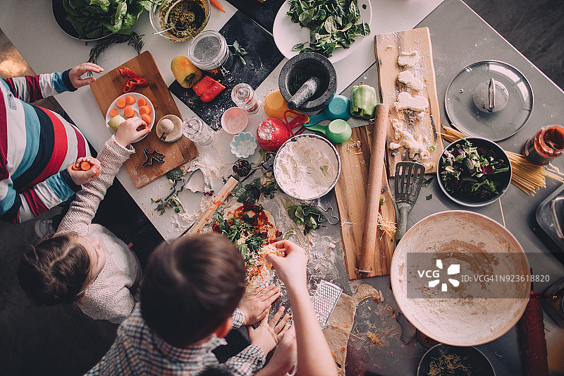 自制披萨晚餐图片素材