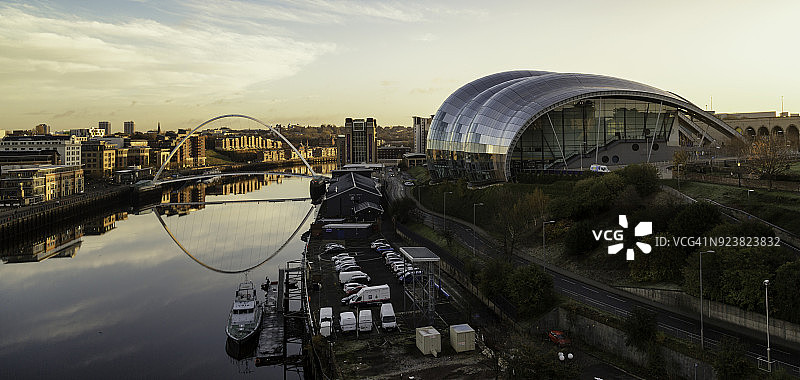 英国纽卡斯尔泰恩河畔的鼠尾草盖茨黑德建筑图片素材
