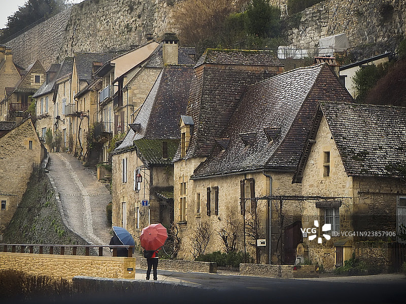 多尔多涅省贝纳克和卡泽纳克村庄，法国图片素材