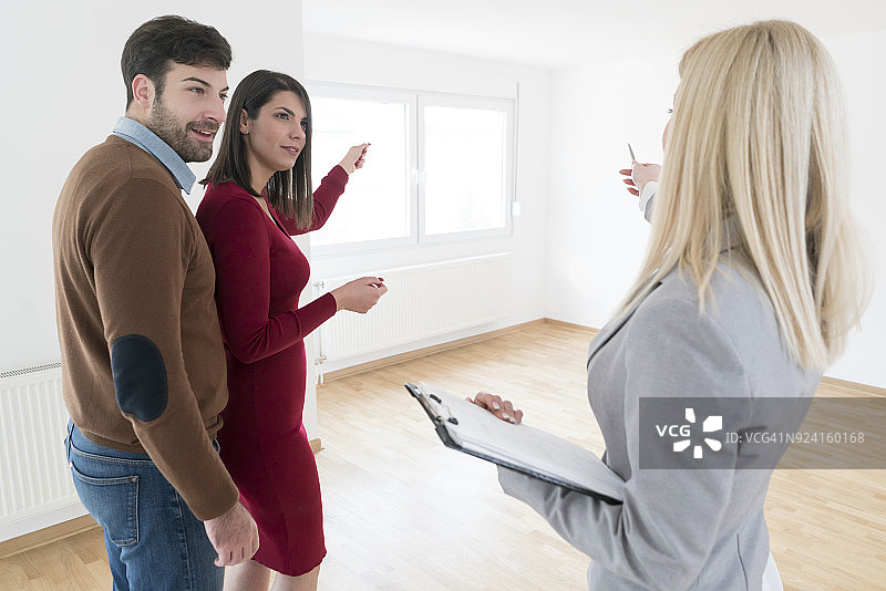 环顾四周图片素材