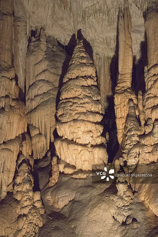 波斯托伊纳溶洞的石钟乳和石笋图片素材