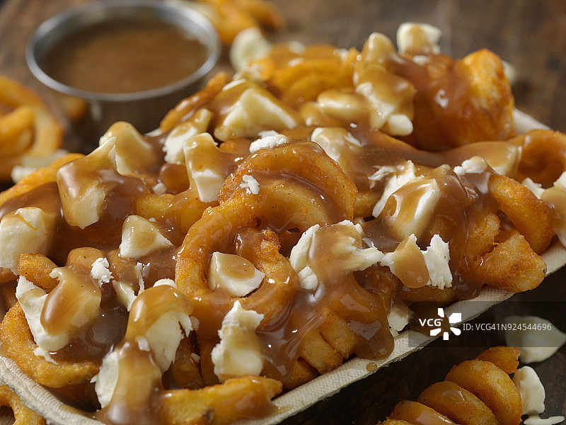 卷曲薯条肉汁奶酪薯条图片素材