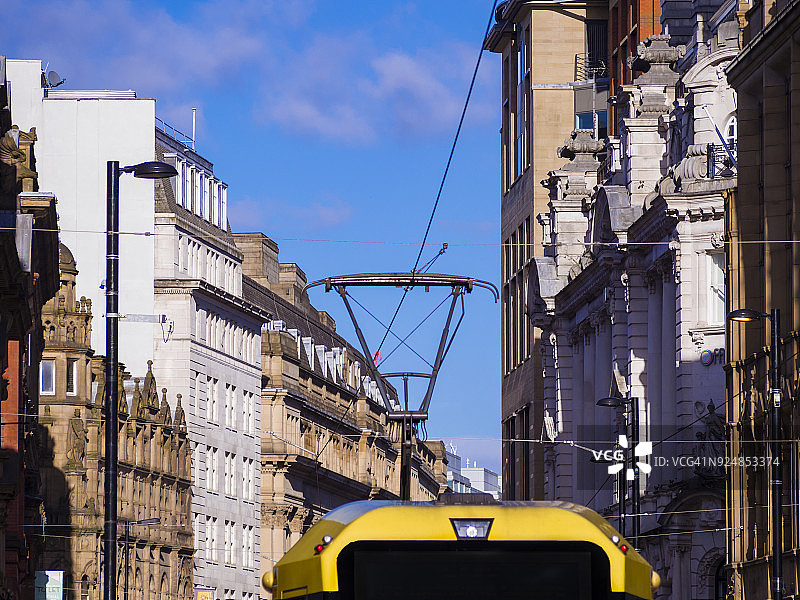 英国曼彻斯特十字街城市风光及有轨电车图片素材