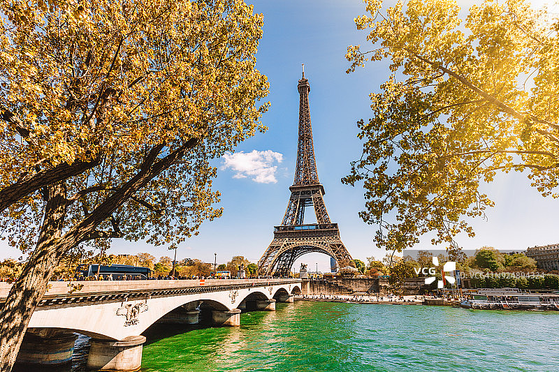 法国巴黎的埃菲尔铁塔图片素材