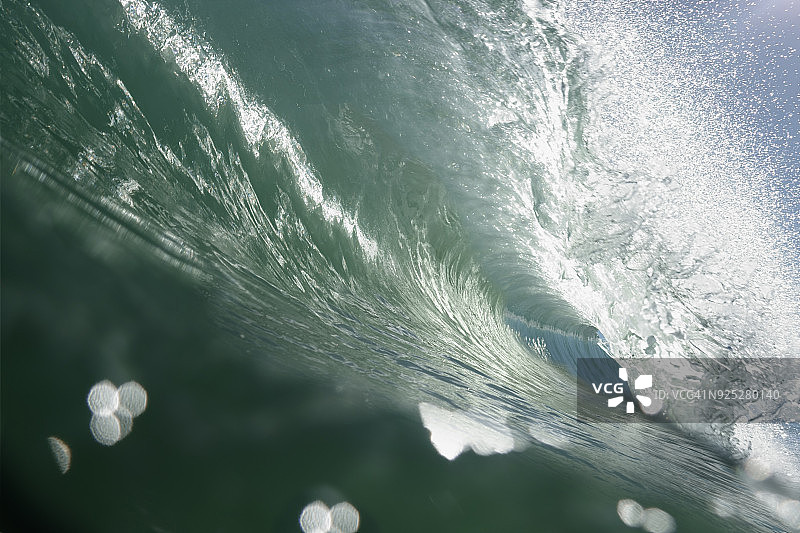 太平洋上的巨浪图片素材