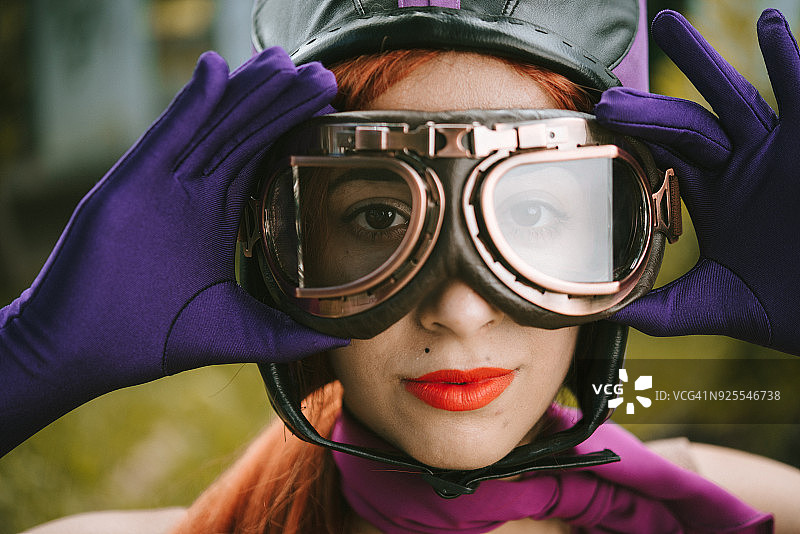 复古年轻女性角色扮演图片素材