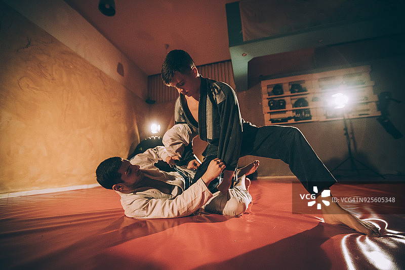 运动中的巴西柔术格斗图片素材