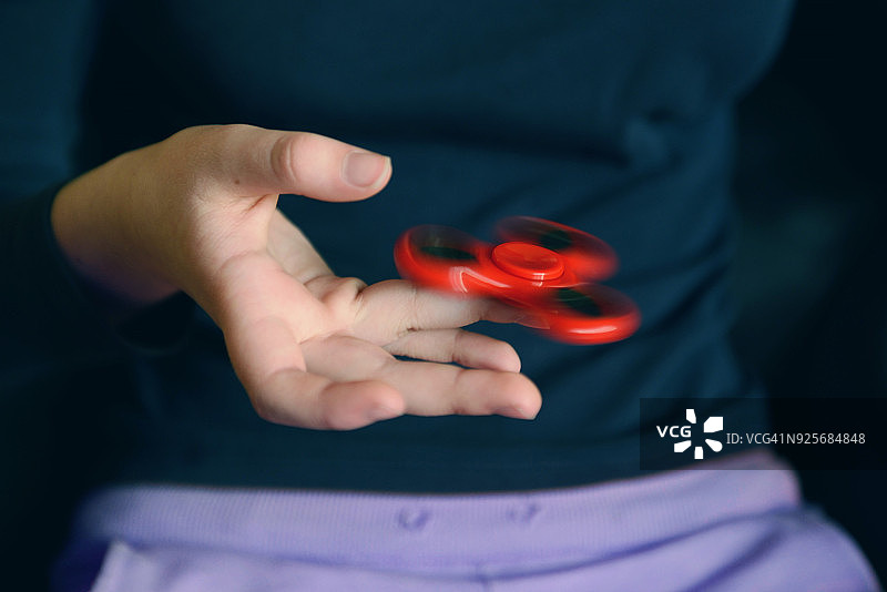 玩指尖陀螺特写图片素材