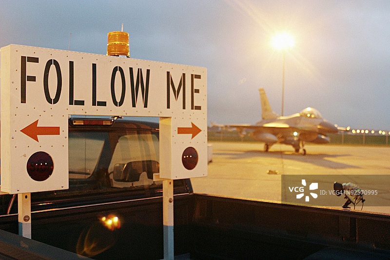 空军基地卡车上的标志图片素材