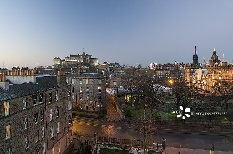 夜幕下的爱丁堡城堡图片素材