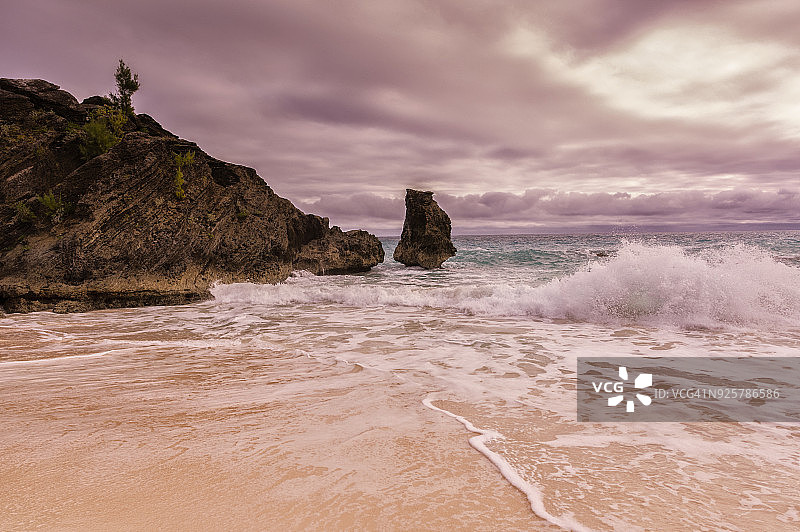 百慕大风暴后的海浪图片素材