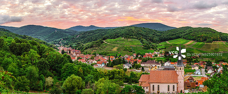 法国安道山丘全景，葡萄园风光图片素材