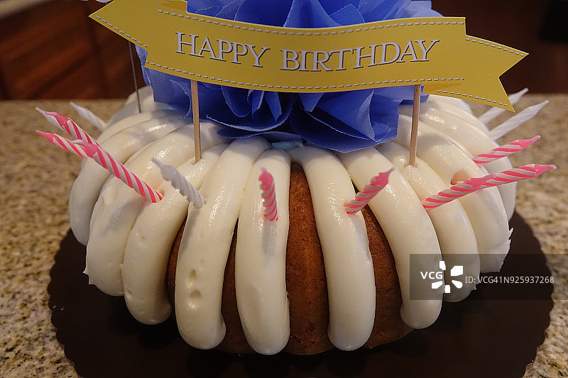 生日快乐邦特蛋糕图片素材