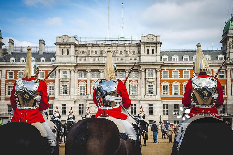 伦敦皇家卫队骑马卫兵换岗。图片素材