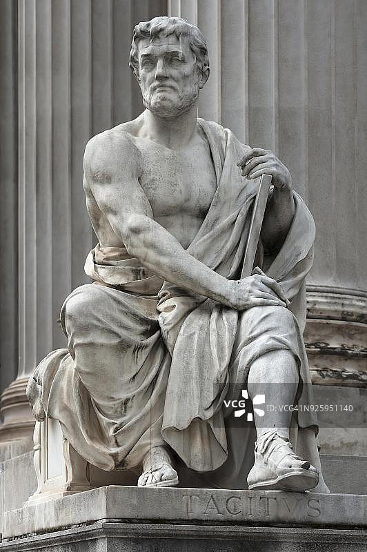奥地利维也纳议会大厦前的塔西佗雕像，19世纪图片素材
