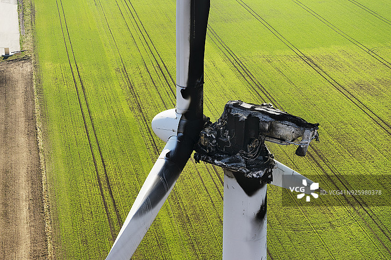 被烧毁的风力涡轮机引擎图片素材