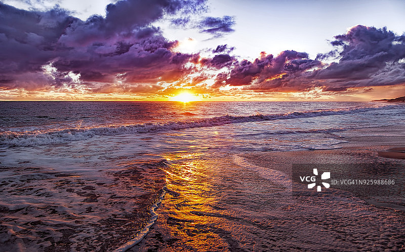 澳大利亚西澳大利亚州珀斯布莱顿海滩的日落图片素材