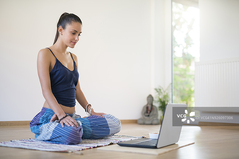 网络瑜伽图片素材