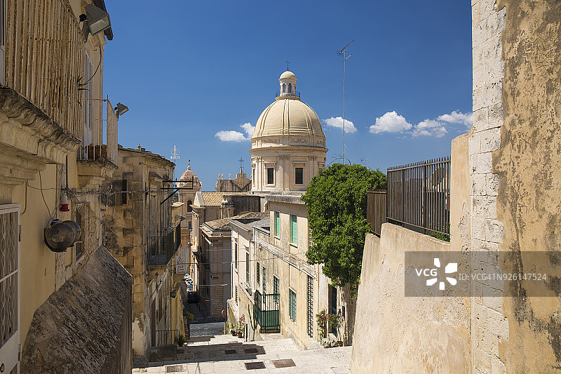从台阶向下看诺托主教堂，意大利西西里岛锡拉库萨图片素材