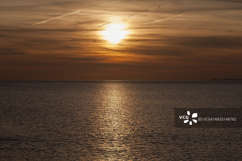 海景天空上的橙色日落图片素材