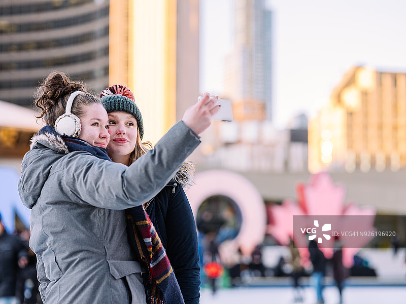 在市中心滑冰图片素材