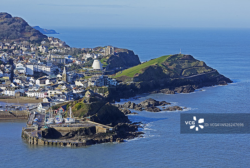 北德文郡伊尔弗勒科姆渔村的鸟瞰图图片素材