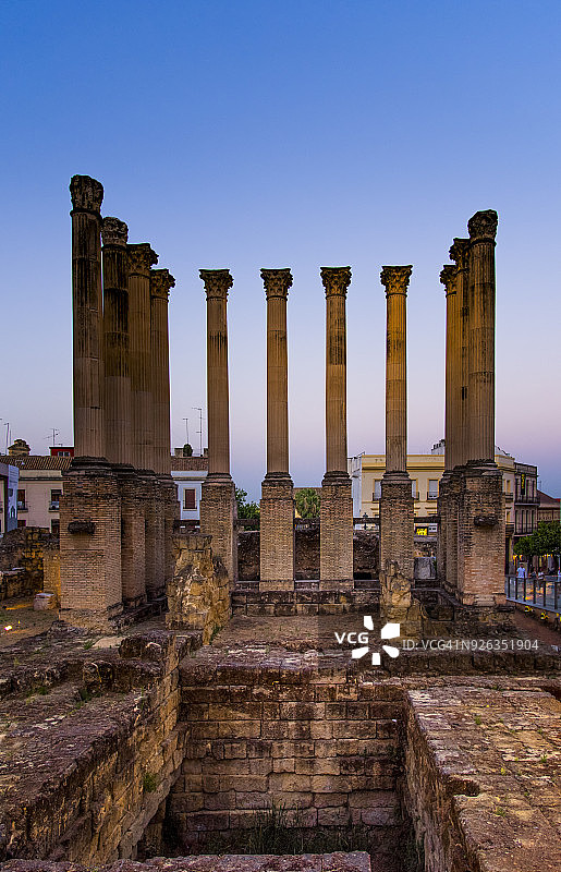 暮光下的罗马遗址图片素材