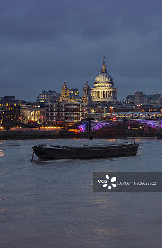 伦敦夜景天际线图片素材