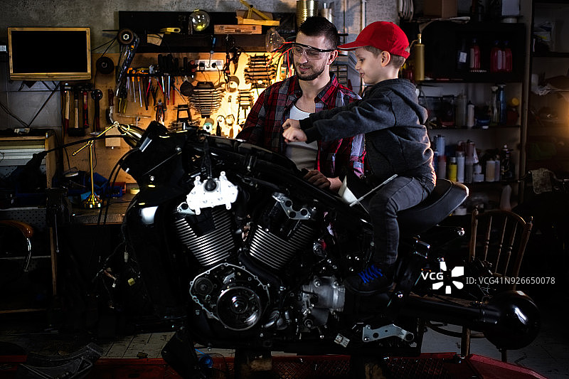 摩托车修理店图片素材