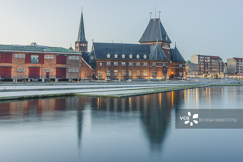 丹麦奥胡斯港口和海关大楼景观图片素材