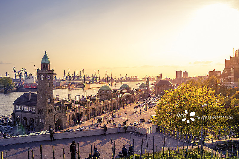 德国汉堡圣保利码头暮光景色图片素材