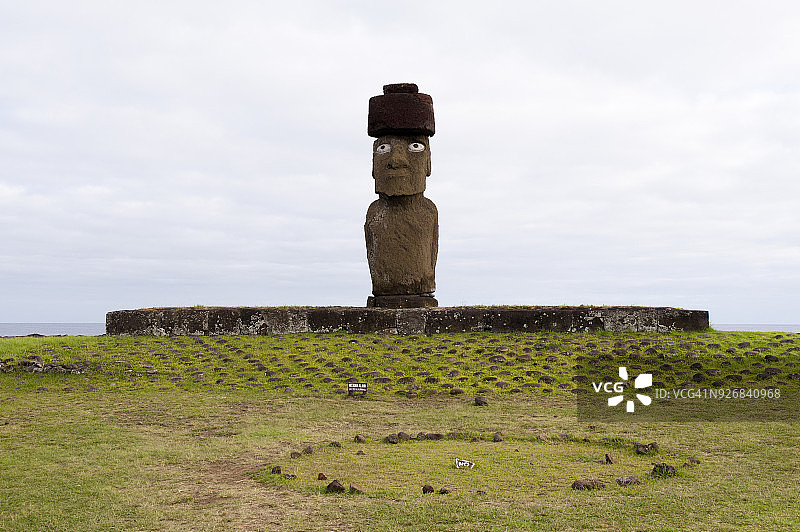 复活节岛海岸的阿胡科特里库石像图片素材