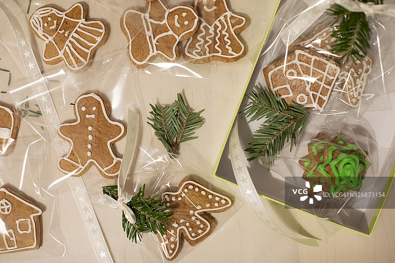 姜饼被包装成圣诞礼物图片素材