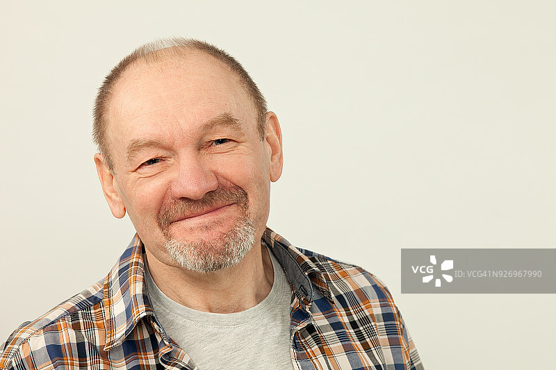 工作室里的中年男人肖像图片素材