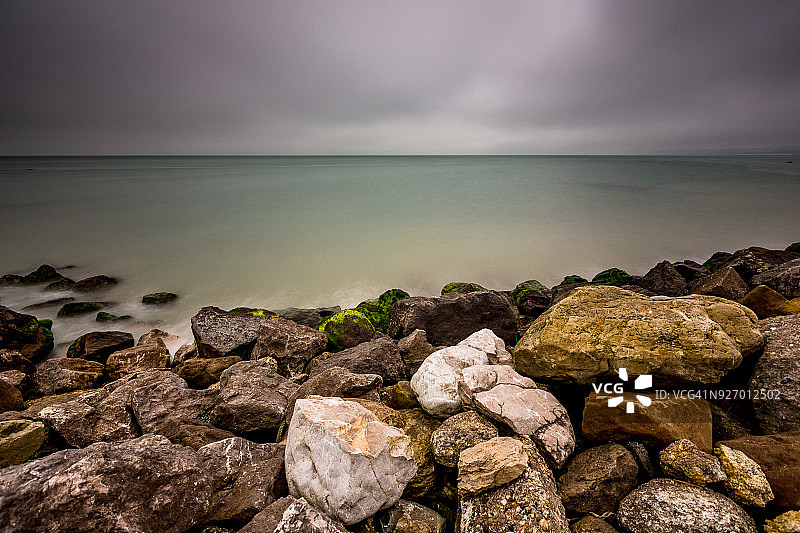 多云天空下的海景图片素材