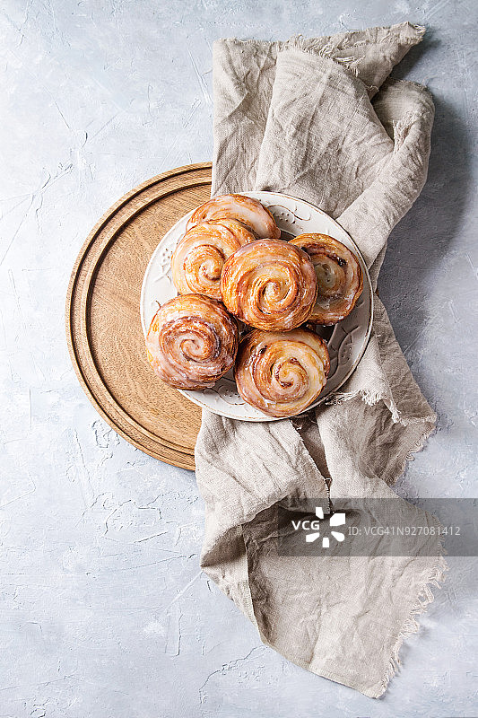 酥皮肉桂卷图片素材