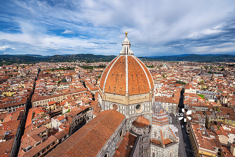 意大利托斯卡纳佛罗伦萨新圣母主教座堂和城镇风光图片素材