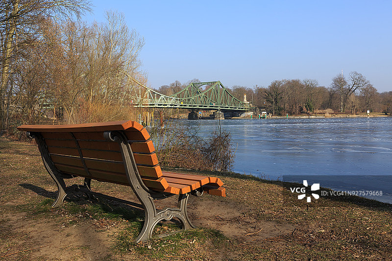 柏林和波茨坦之间格林尼克大桥的冬季图片素材