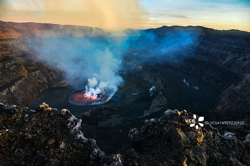 尼拉贡戈火山熔岩湖图片素材