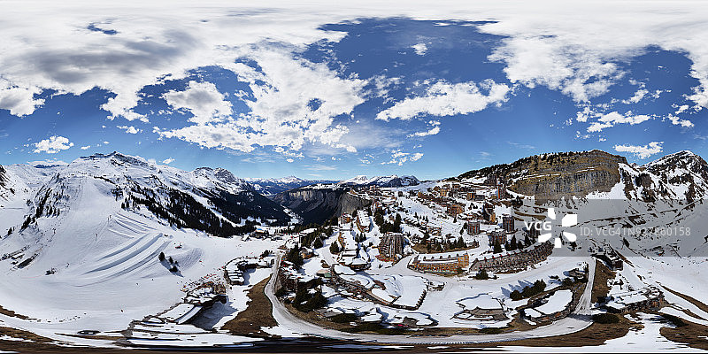 法国阿沃里亚兹冬季雪景360度航拍图片素材