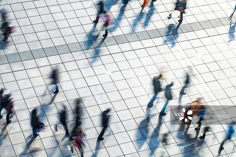 行走的人群图片素材